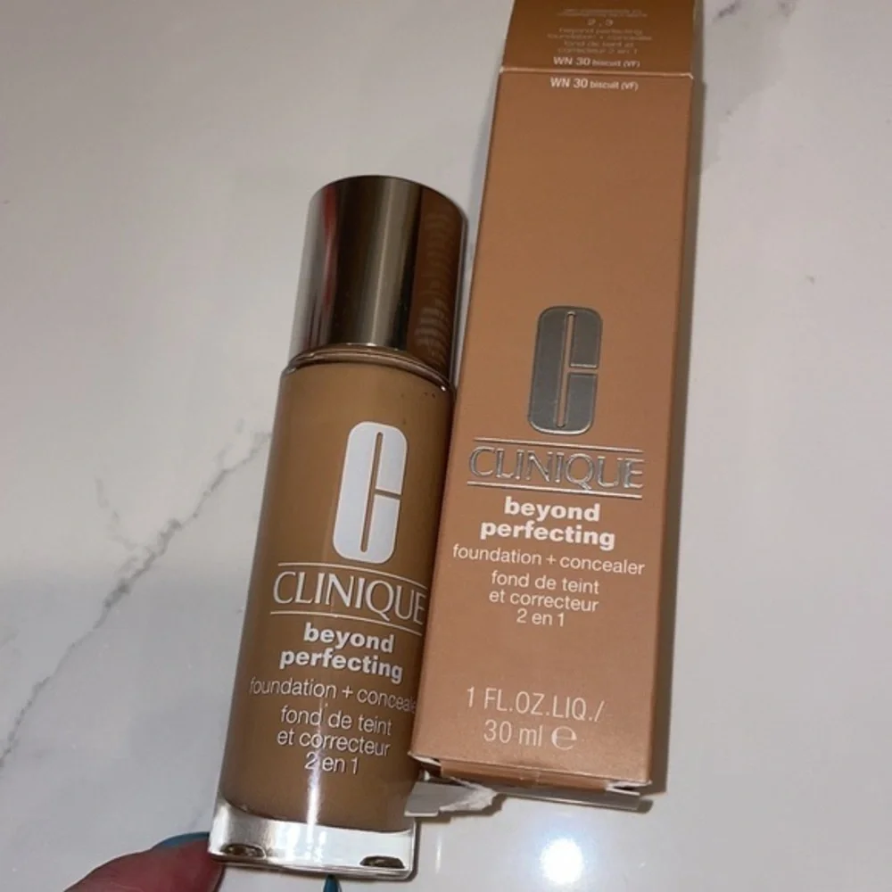 Clinique Beyond Perfecting Foundation + Concealer in Shade Biscuit Full Size NEW